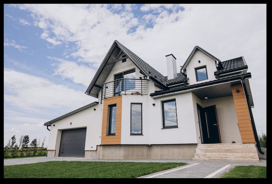 Cover image for article: Your Dream Home Awaits: Buying vs. Building – What You Need to Know